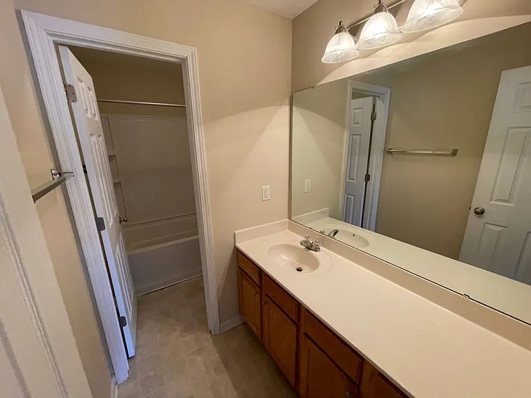 107 Fanwood Ct — Photo 17