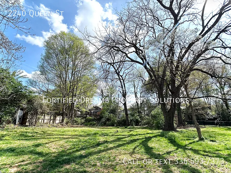 2240 Queen St — Photo 27