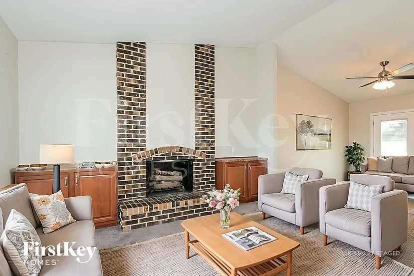 3 bed, 3.0 bath, 1716 sqft, $2,400 — Photo 4