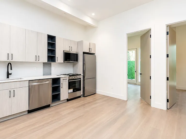 483 Driggs Ave #1A — Photo 3