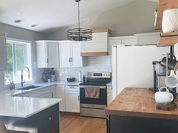 4th image of 313 Heidi Ave