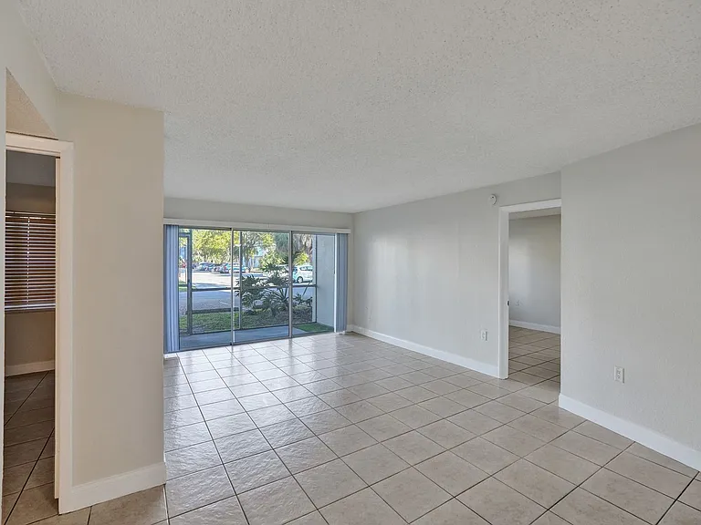 4205 N University Dr #108 — Photo 13