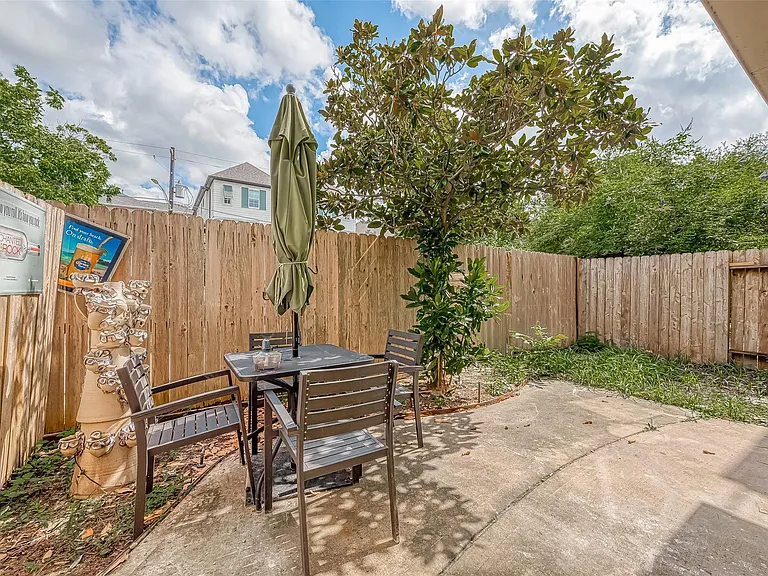 2150 Stacy Knl — Photo 8