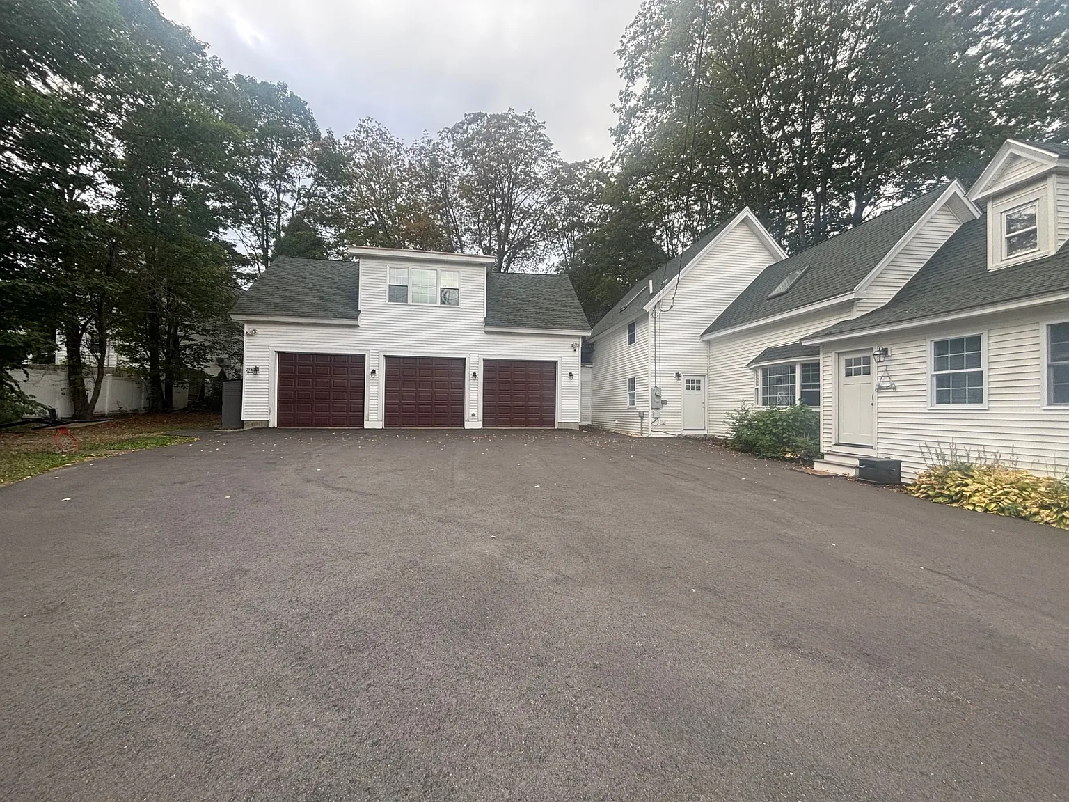 25 Lang Street - B — Photo 2