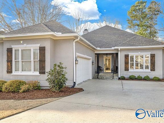 3rd image of 162 Ridgewood Cir