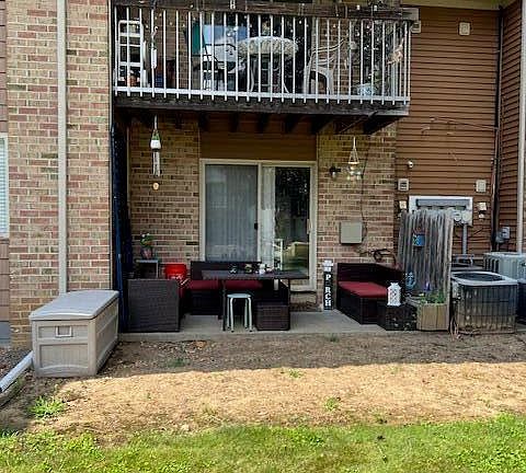 3rd image of 405 Cynthia Ct S