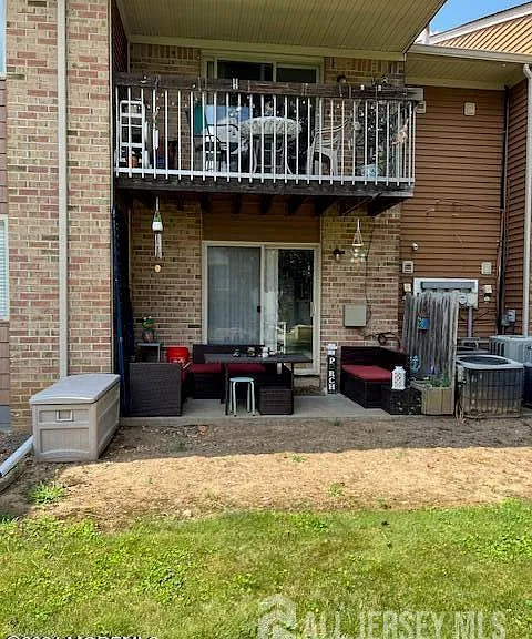 405 Cynthia Ct S — Photo 3