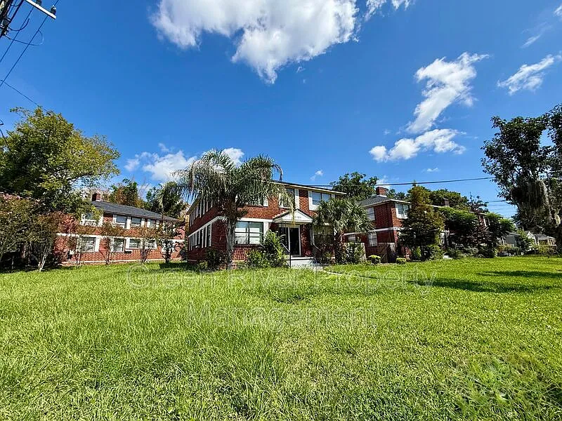 1 bed, 1.0 bath, 732 sqft, $1,300 — Photo 3