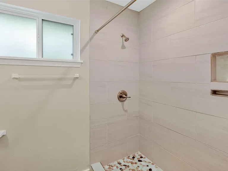 5502 Effingham Dr — Photo 22