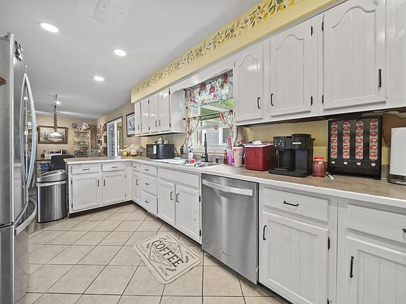 4th image of 330 Hessenauer Dr