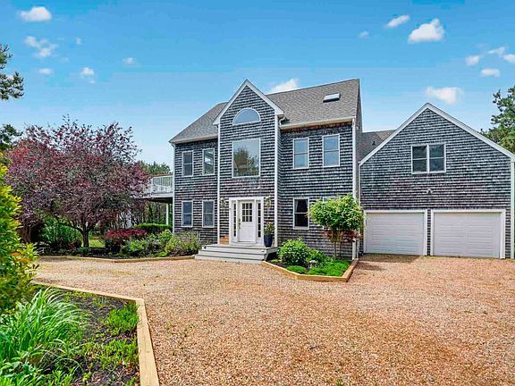 4th image of 9 Thaxter Ln