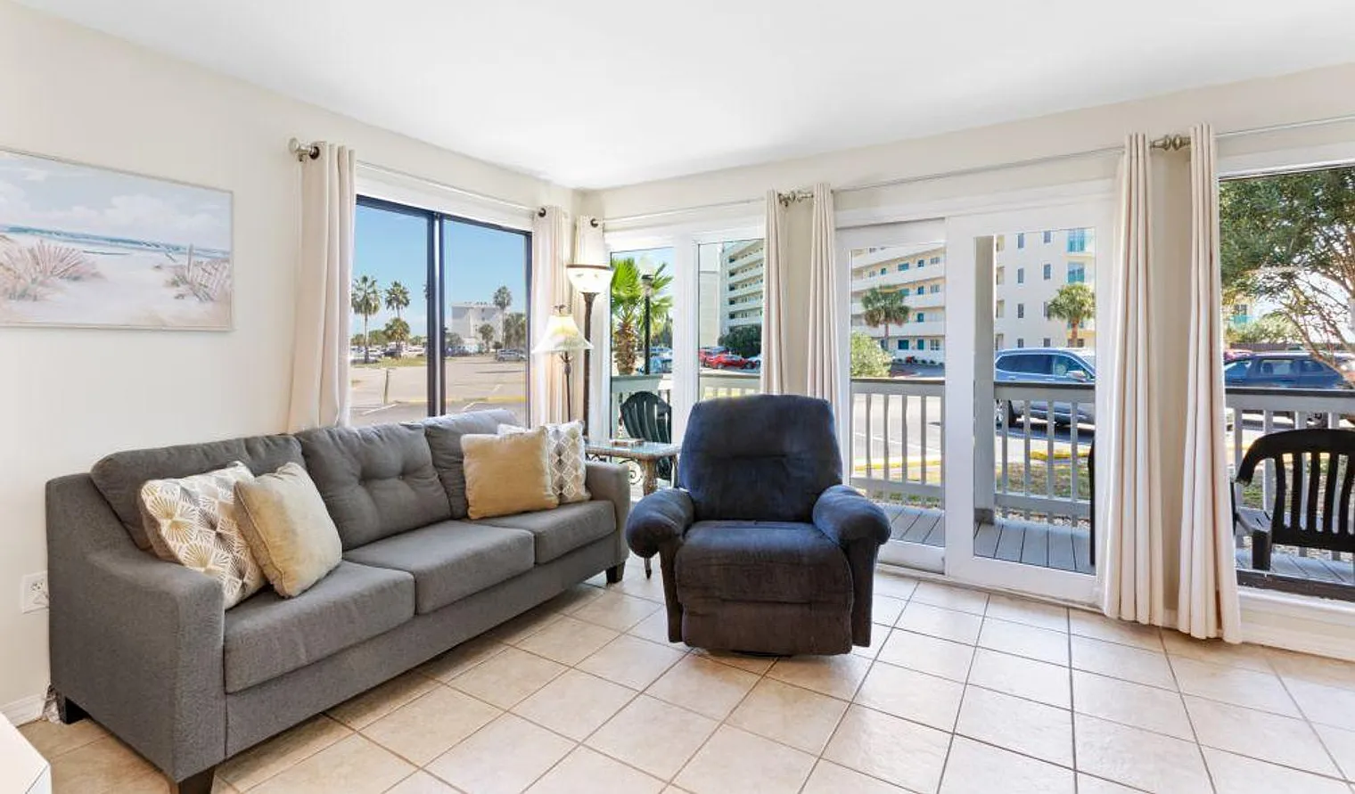 2 bed, 2.0 bath, 839 sqft, $3,280 — Photo 2