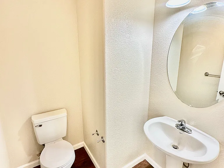 866 Papaya St — Photo 12