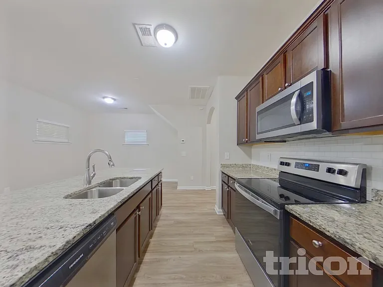 250 Harvest Glen Ln — Photo 4