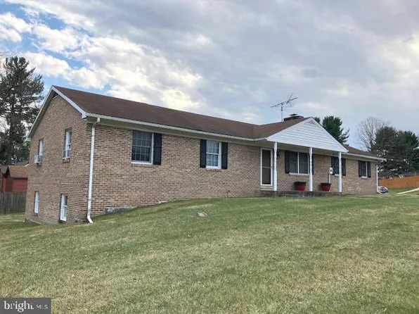 10827 Wilcox Dr, Williamsport, MD 21795