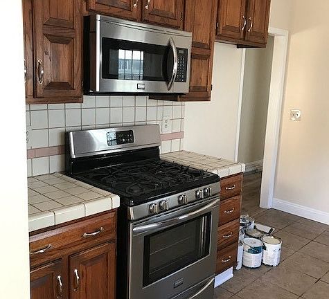 3rd image of 10714 Sharon Ave