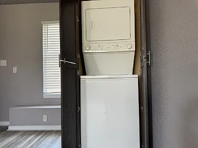 2825 Cedar Cir #5 — Photo 4