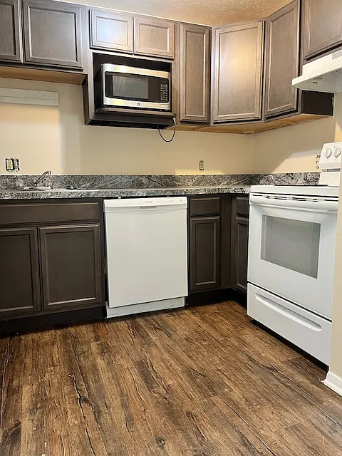 Building Photo - Crystal Shores Community