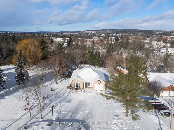 230 Opeongo Rd, Renfrew, ON K7V 2T5
