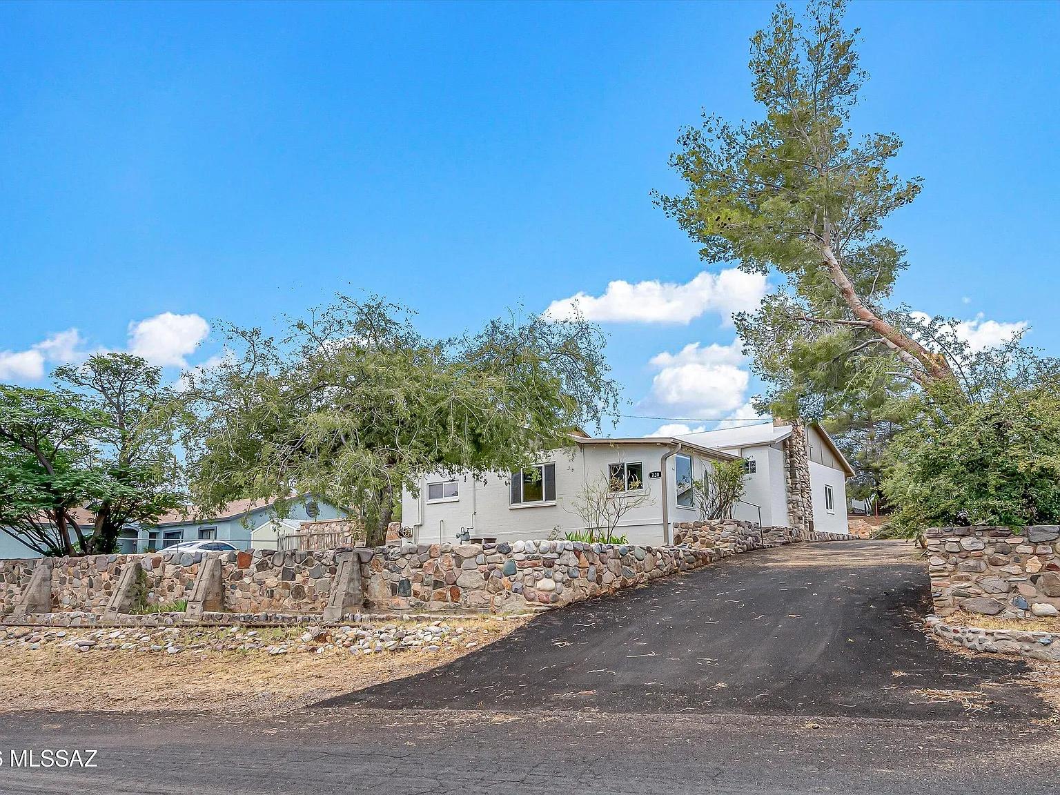 3 bed, 1.0 bath, 1313 sqft, $1,670 — Photo 1