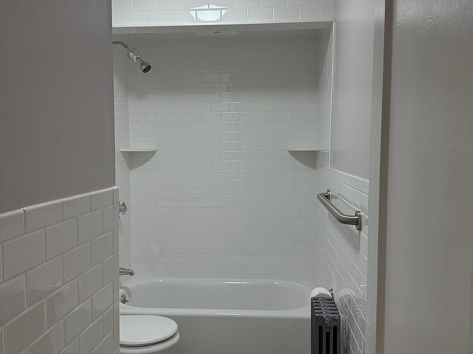 New TUB/TILE Bathroom