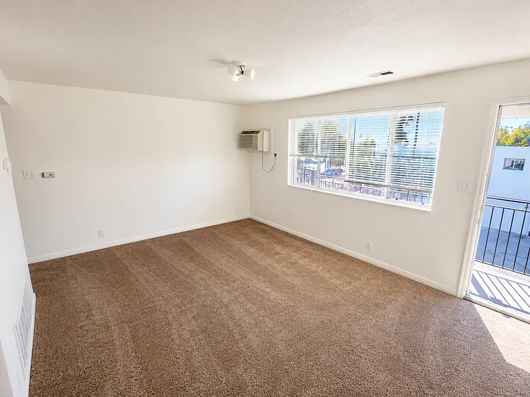 49 N 400 W — Photo 3
