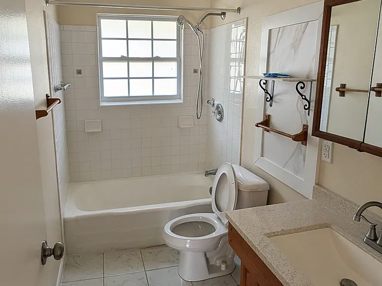 622 Northcrest Dr — Photo 10