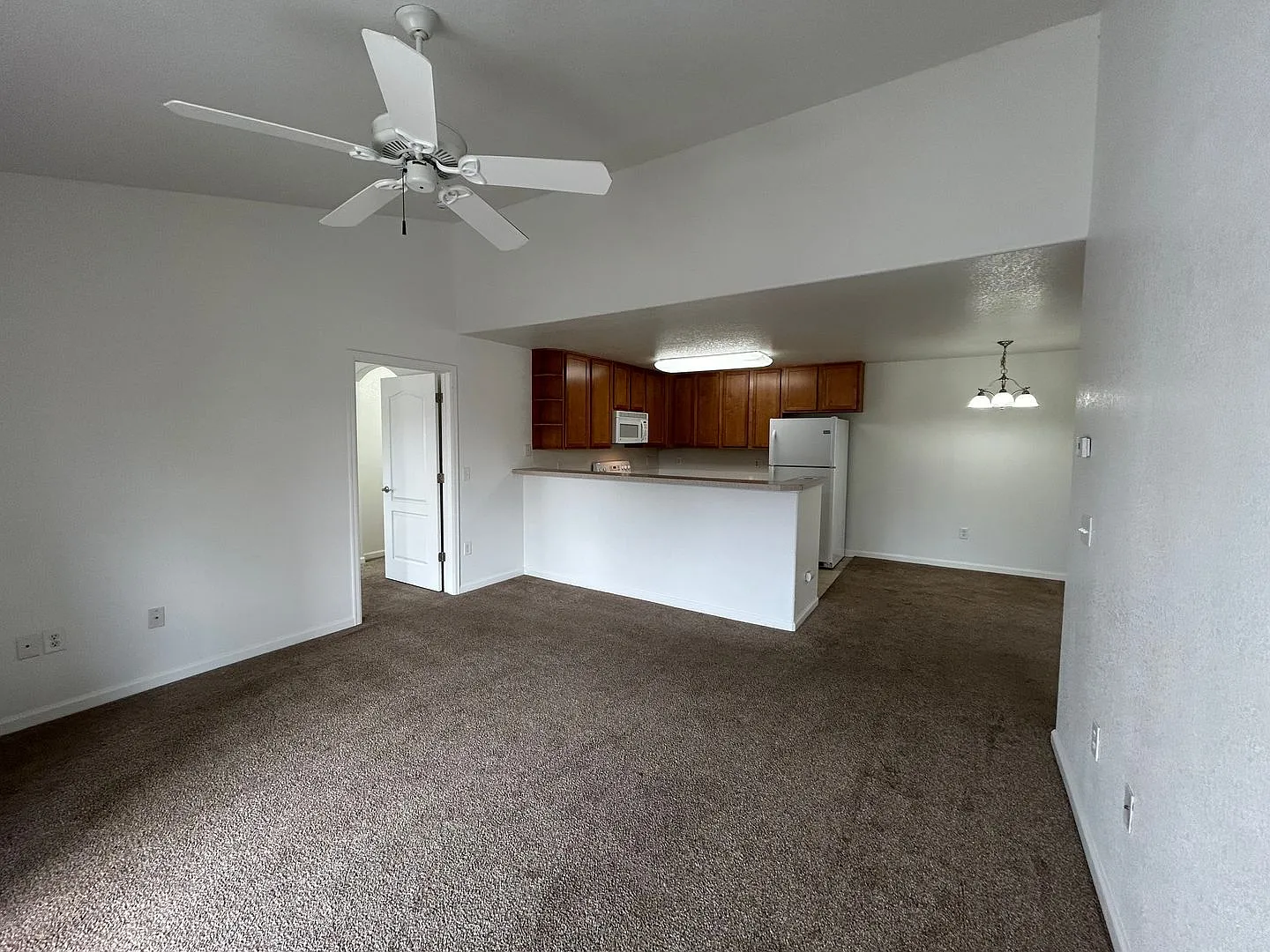 Loveland Living: Spacious Condo with Pool, Gym & More — Photo 3