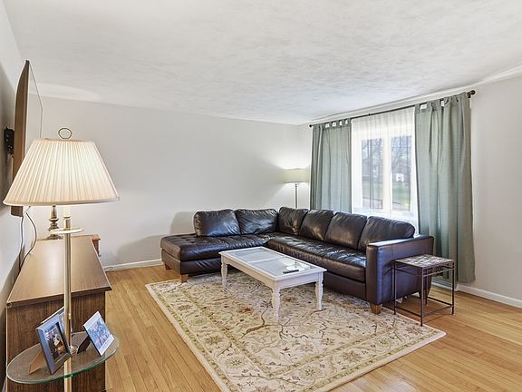 2nd image of 203 James St