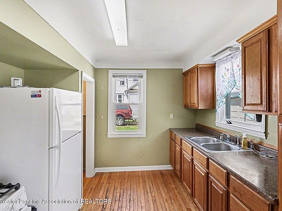 5th image of 113 Woodworth St