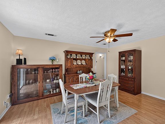 4th image of 1320 W Palm Dr
