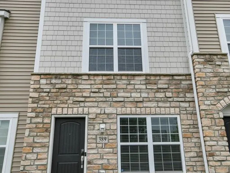 389 Laurel Creek St — Photo 2