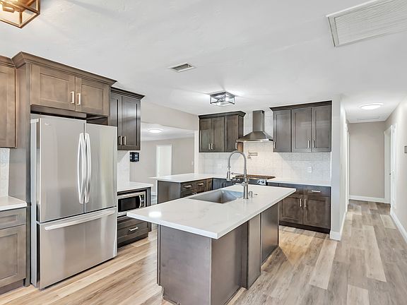 3rd image of 1240 Avocado Ave
