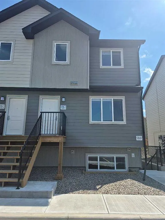 3 bed, 1000 sqft, $2,049 — Photo 1