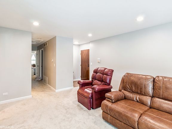 2nd image of 268 Mayfair Ln Unit B2