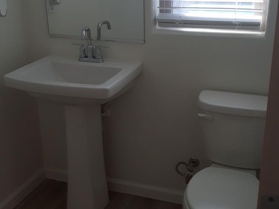5th image of 25234 Parklane Dr