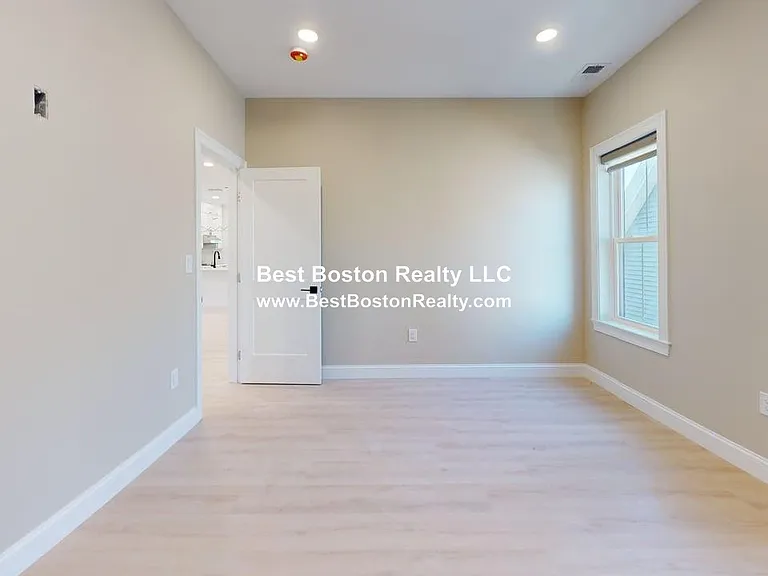 231 Highland Ave #3 — Photo 11