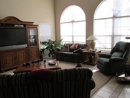 3rd image of 409 Black Oak Ln