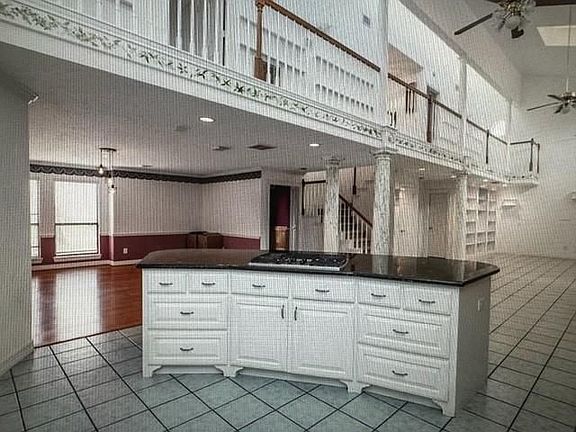 3rd image of 217 Baywood St