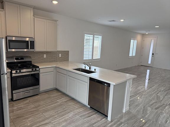 5th image of 212 Palisade Falls Ave