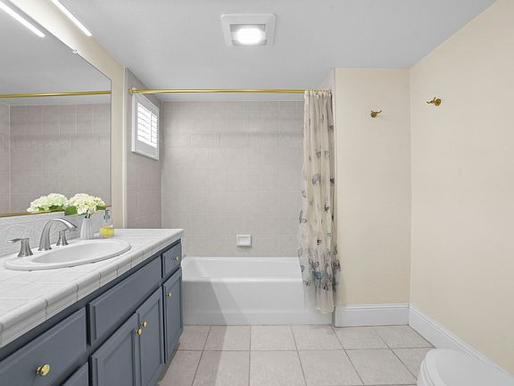 3rd image of 530 El Camino Real APT 107