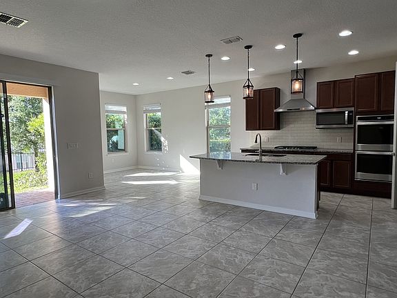 3rd image of 17392 Bal Harbour Dr