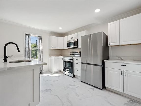 5th image of 2164 Jefferson Ave