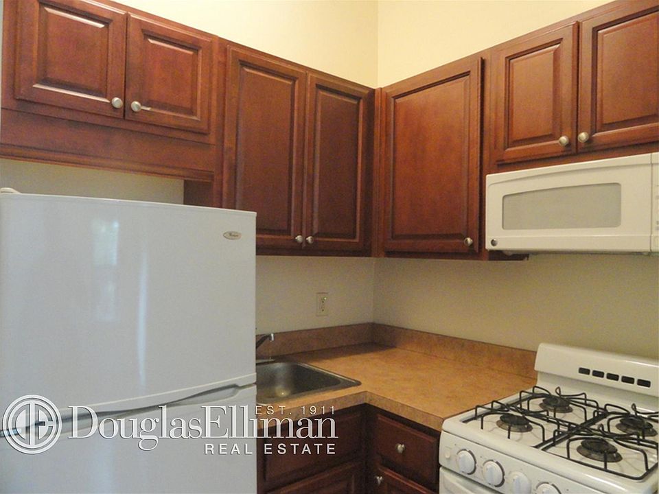 2nd image of 403 E 79th St APT 1B