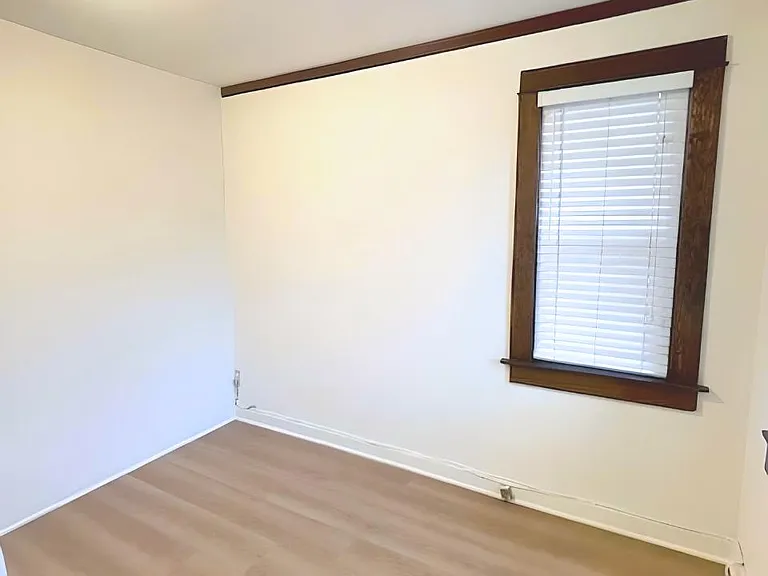 1046 S Berendo St — Photo 2