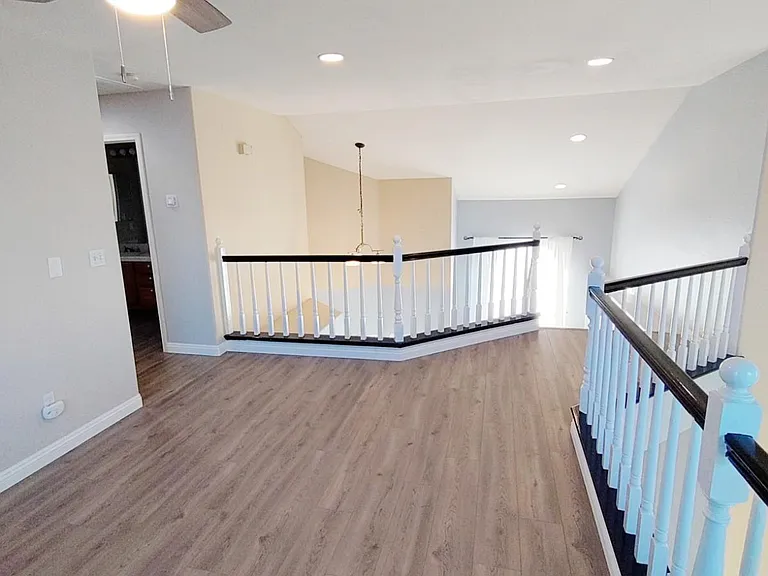 28414 Champions Dr — Photo 21