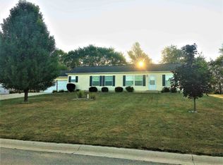 4244 N Lighthouse Dr, Warsaw, IN 46582