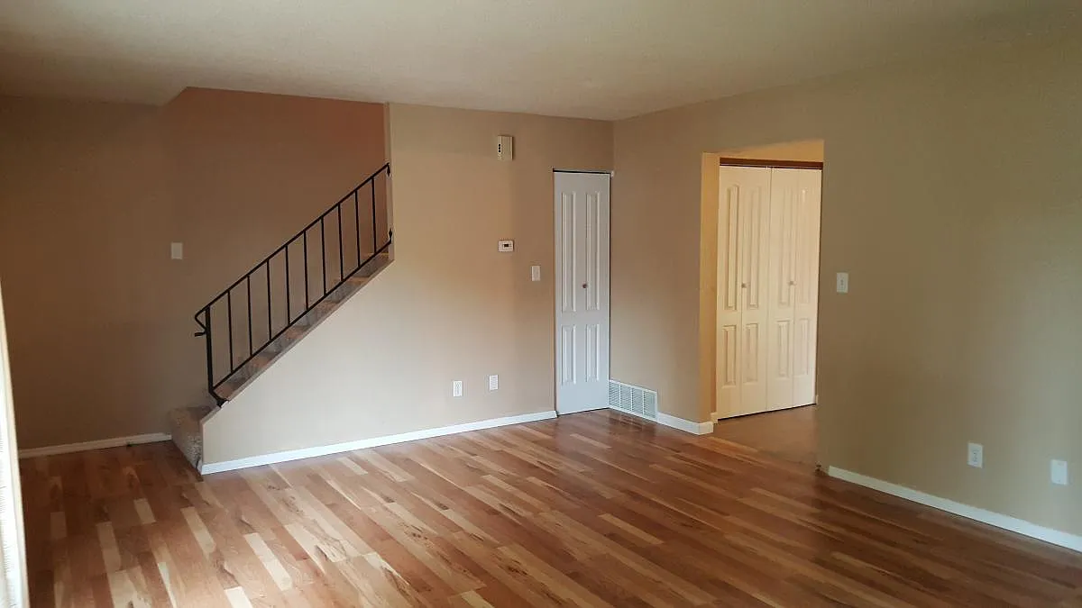 3 bed, 1.5 bath, 1050 sqft, $1,300 — Photo 3
