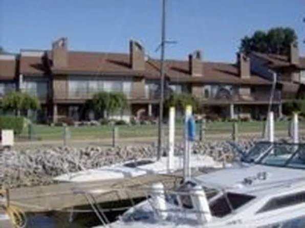 3088 N Marina View Dr, Port Clinton, OH 43452