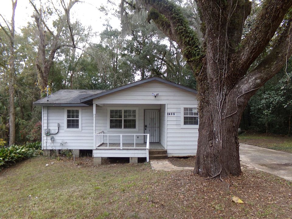 1st image of 2406 Country Club Dr